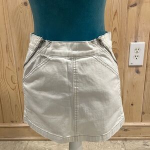 DKNY jeans White Mini Skirt with Zipper Accents